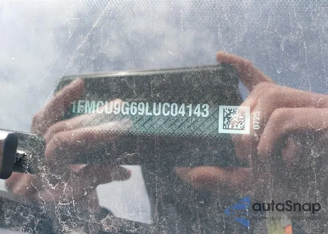 2020 Ford Escape Se z USA, uszkodzony, nr VIN 1FMCU9G69LUC04143